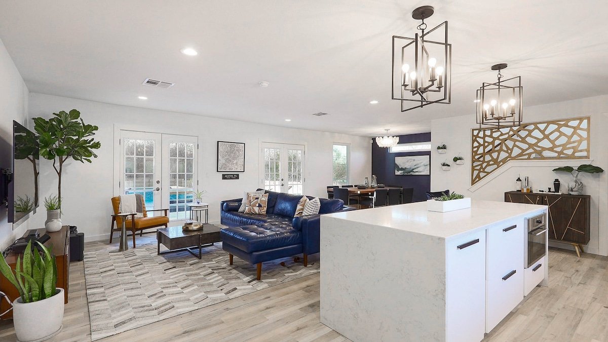 Pool, Hot Tub, BBQ Grill – Mins to Downtown ATX! gallery image 3