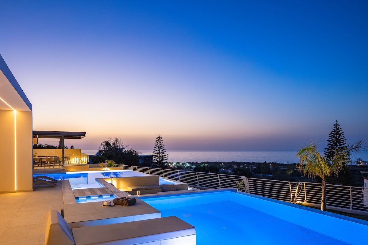 Modern Leisure with Daily Housekeeping & Sea Views gallery image 5