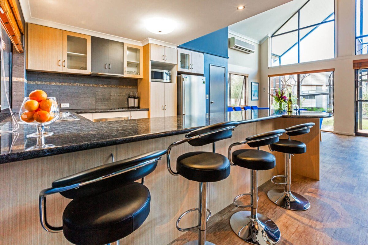 Dunsborough Family Friendly 5 bedroom gallery image 3