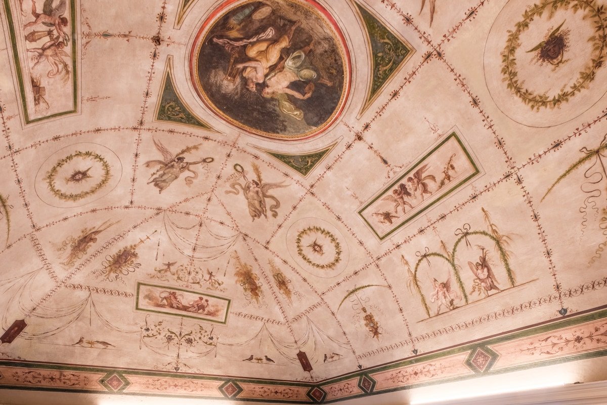 [Luxury] Affreschi Carracci • Piazza Maggiore gallery image 5