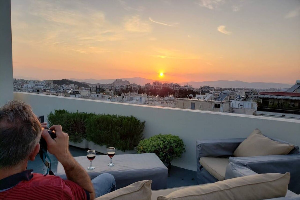 Acropolis Blue 4 Bd 4 Ba, all ensuite baths gallery image 2