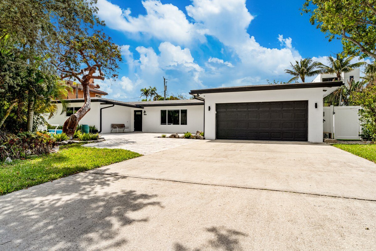 Private Beach Access-Heated Pool-Tiki Hut-Grill gallery image 5