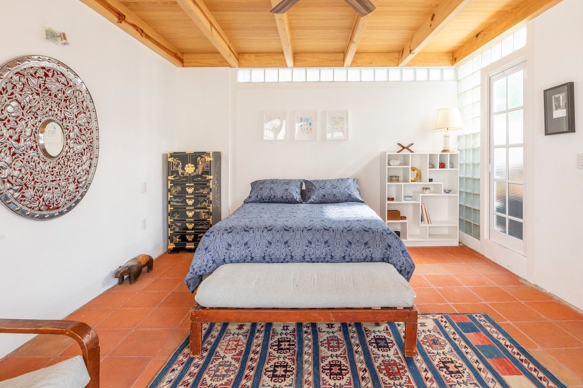 Stylish house with private pool gallery image 5