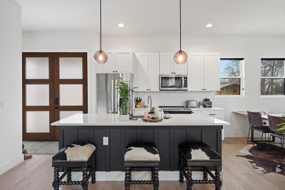 House of Healing & Wolves + Pool, Cold & Hot Tub gallery image 4