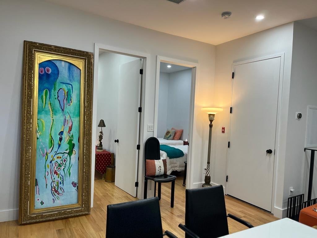 Modern 4BR 2Bath Apt gallery image 3