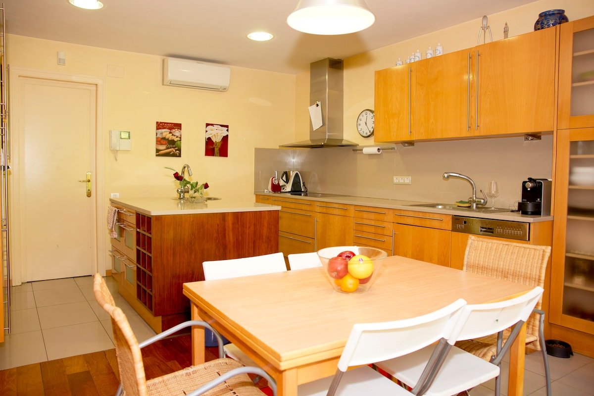 House with garden gallery image 5