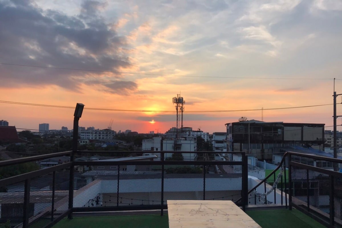 Private Whole House- for Big Group next to MRT! gallery image 2