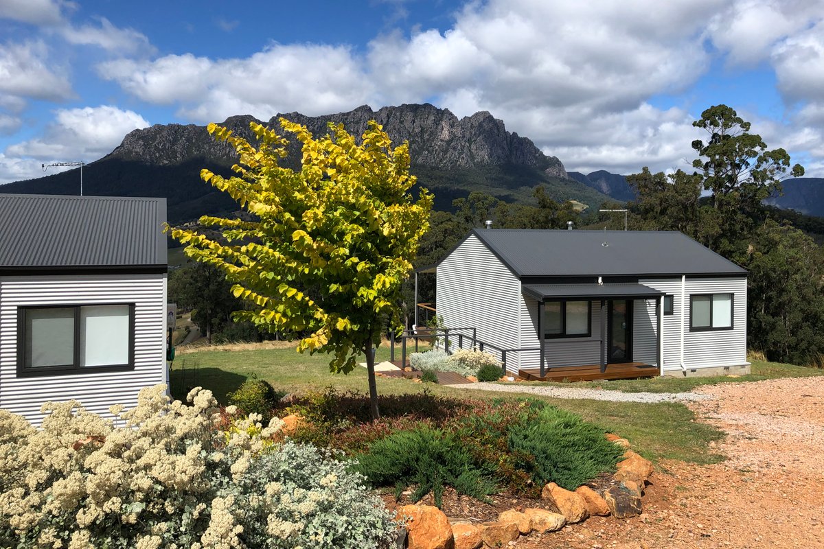 Manna Hill Farm Cottages – Mt Roland View