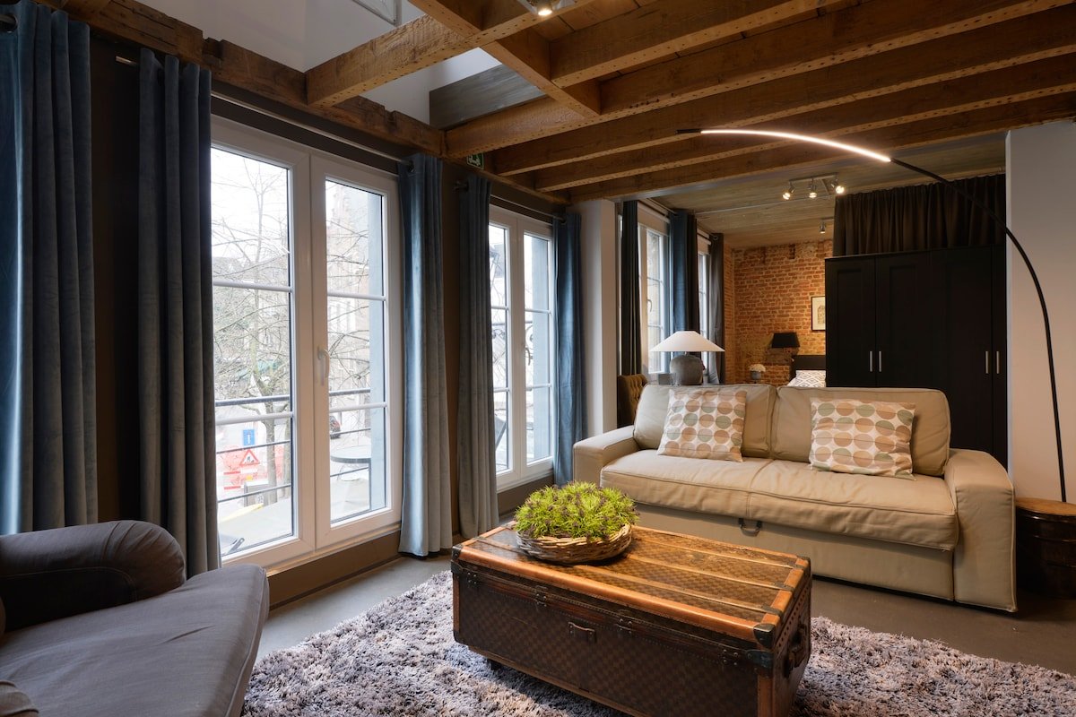 Grand Loft in the heart of historic Antwerp gallery image 2