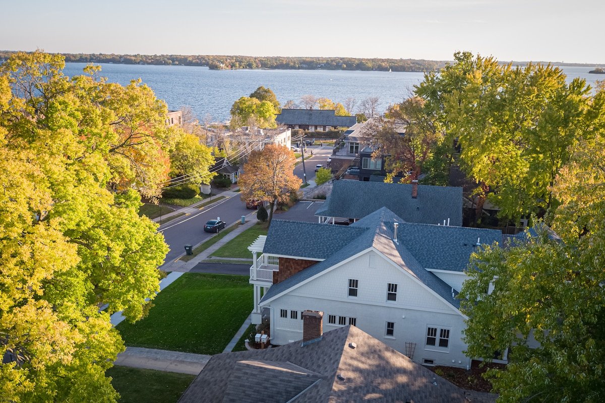 Main Floor Gem in Downtown Wayzata/Lake Minnetonka gallery image 3