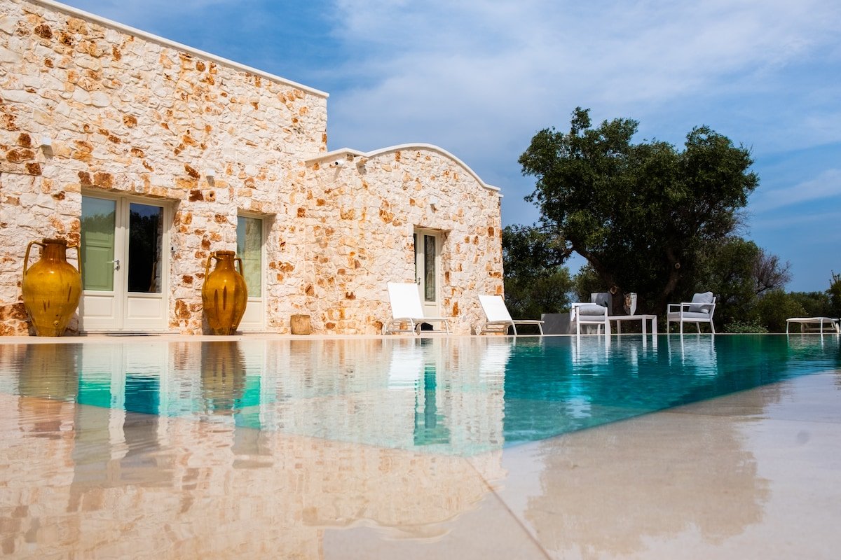 Casa Tonini. Luxury villa, trulli & heated pool. gallery image 2