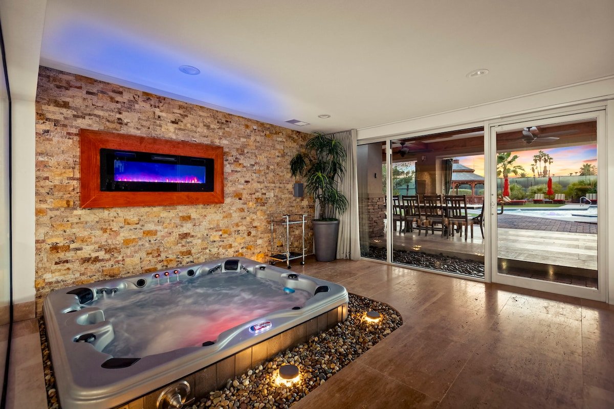7BR Vegas Resort – Pool, Jacuzzi, Near the Strip gallery image 4