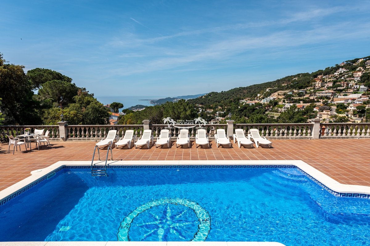 Costa Brava Holidays Villa Mimosa, Sea View. luxe gallery image 2