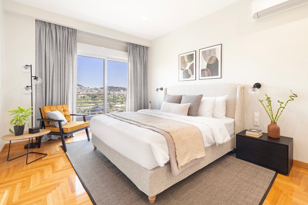 Grand, 3-BDR APT with Majestic Acropolis View gallery image 5