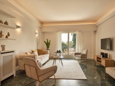 Chic n Bright 3Bd Apt with Hilton View