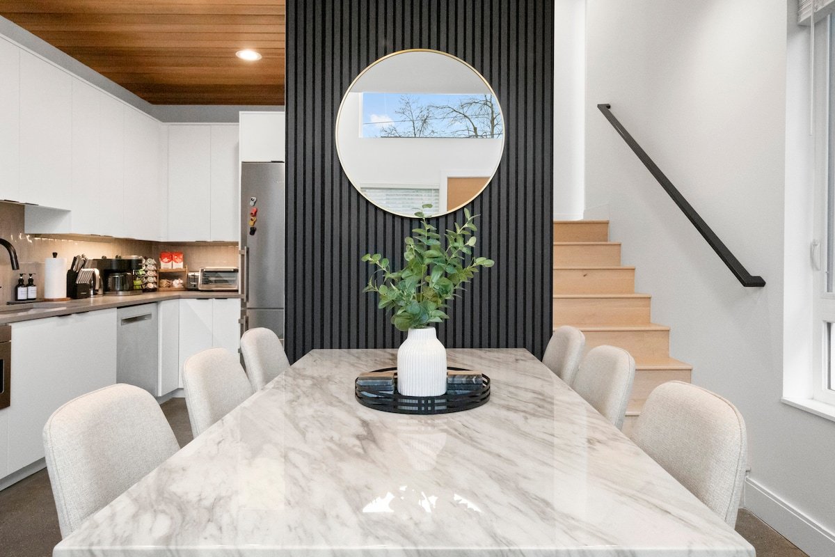 Rooftop Space Needle & Seattle Views | Walkable gallery image 5