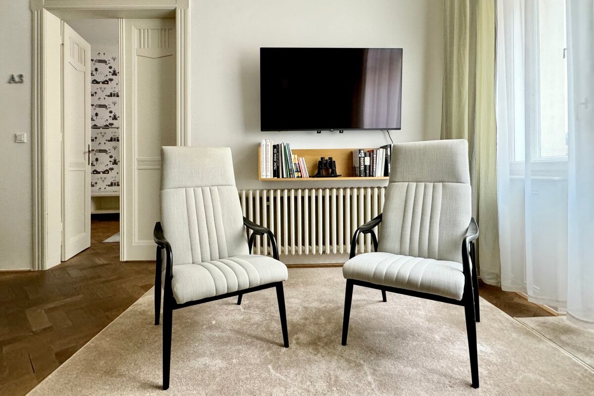 Spacious apartment with 3 bedrooms in Old Town! gallery image 4