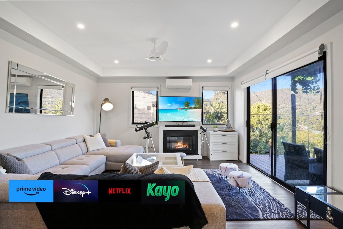 Luxury 5BR Family Group Retreat • Near Dandenongs gallery image 2