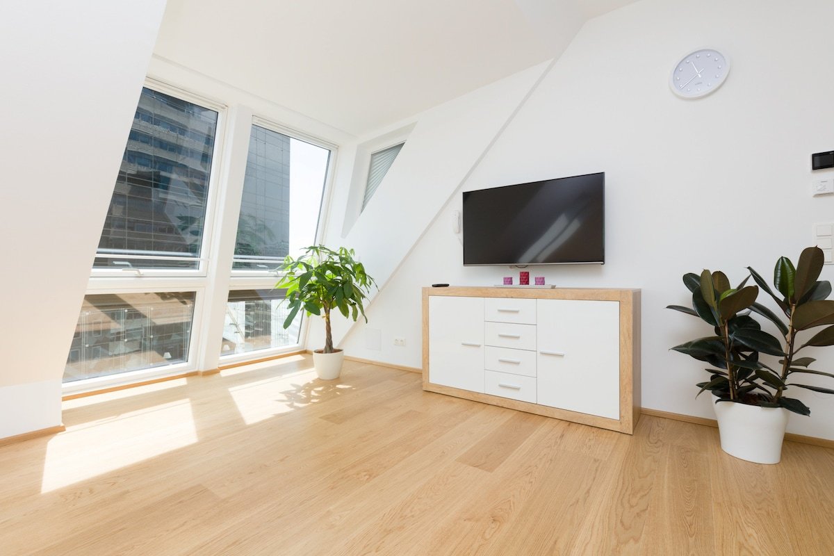 Central & Modern 3BR/3BA, Terrace & Riverside Chic gallery image 3