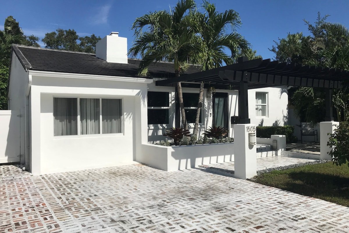 Modern Oasis gallery image 3