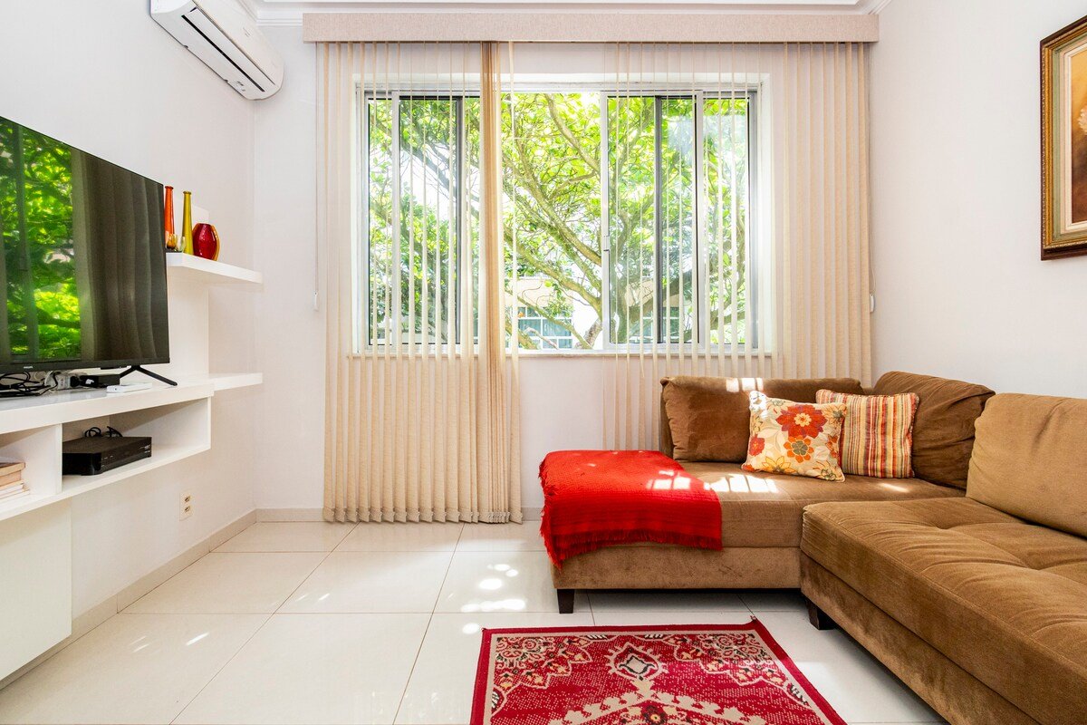 Apto. em Ipanema, posto 9, quadra da praia. gallery image 5