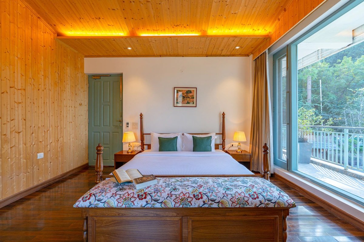 9BR Aykon Estate W/Pvt Outdoor Pool in Kasauli gallery image 5