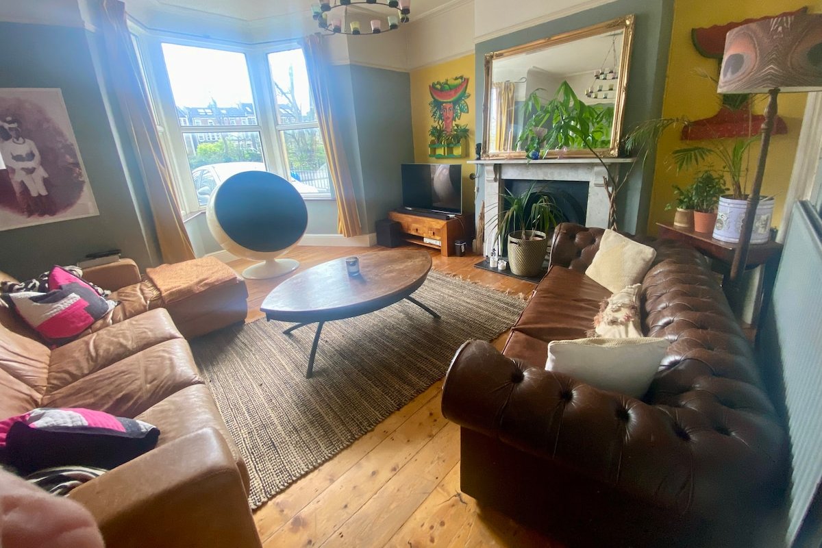 Amazing Victorian House overlooking the docks gallery image 5