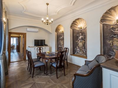 Luxury 3 Bedroom Apartment in historical centre