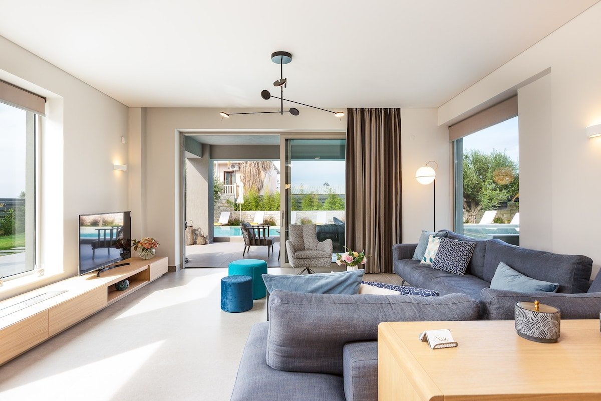 Heated Pool, 180m to the beach, shops & amenities gallery image 5