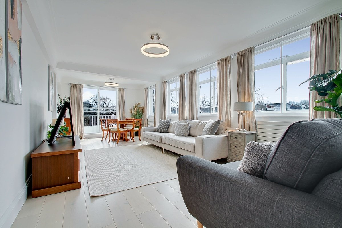 Spacious 3 Bed 3 Bath Penthouse Sloane Sq. Chelsea gallery image 2