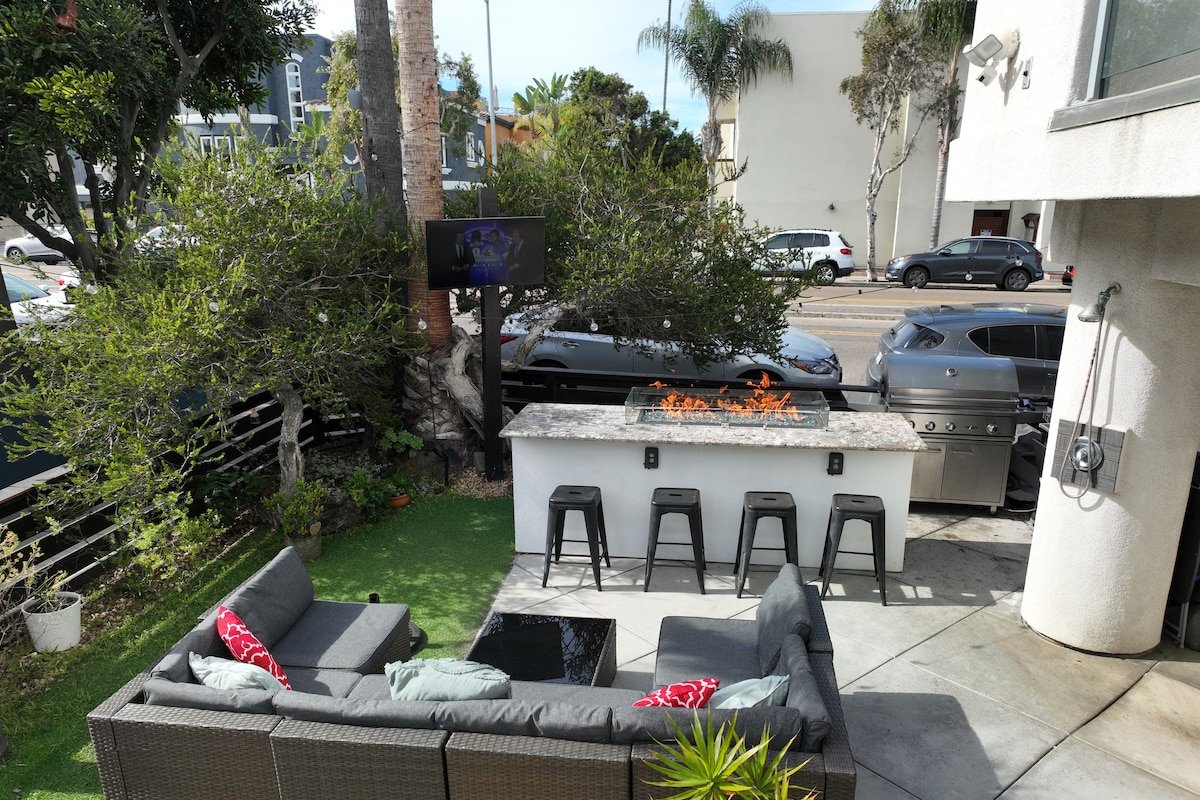 NYE • Fire Pit • Walk to Sand + Bars gallery image 4