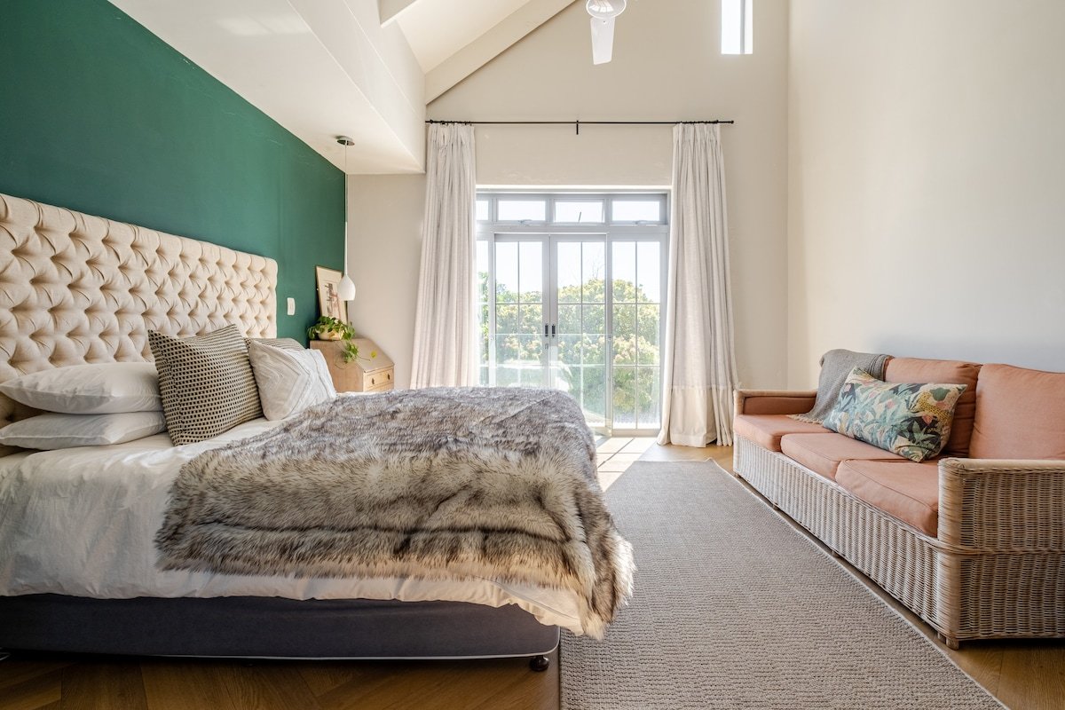 Sun-filled contemporary family home gallery image 5