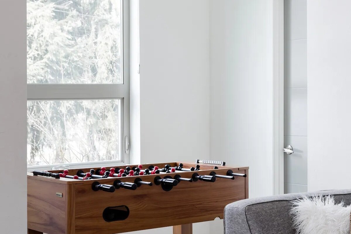 Stylish 3BR Retreat | Chef’s Kitchen+Trendy Locale gallery image 3