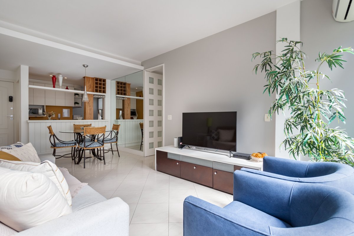 Três qtos no Coração do Leblon