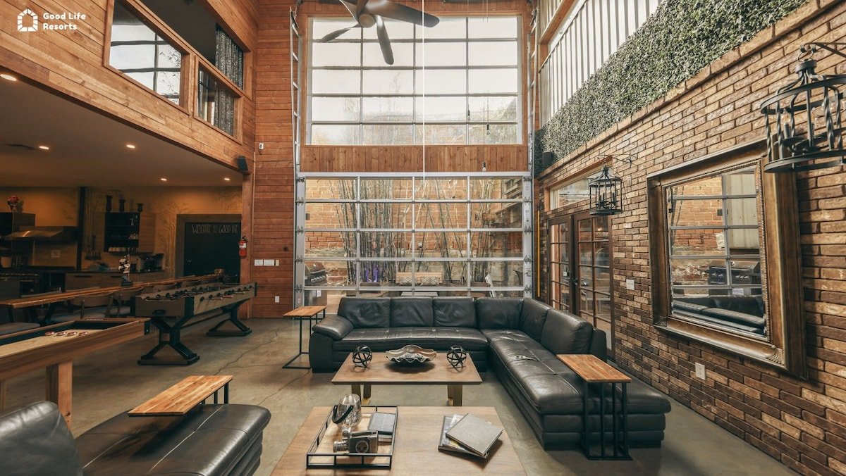 9BR Bamboo Loft * Near Downtown 21 bed 26 capacity gallery image 2