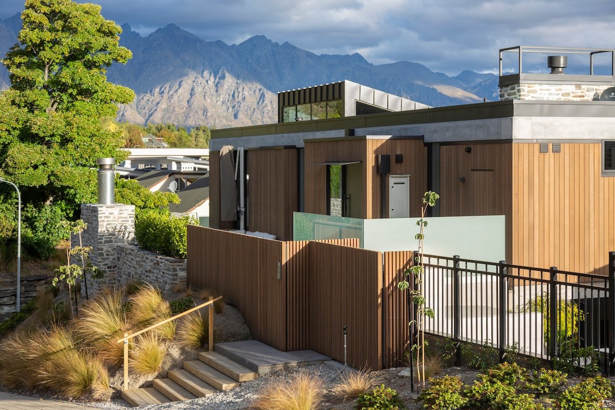 The Hill Residence by Sothebys Luxury Rental Homes gallery image 5