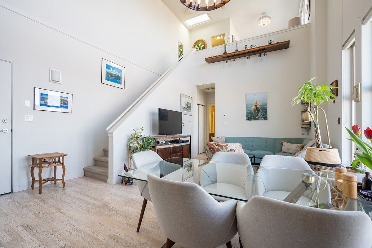 Luxurious, Light-Filled Loft in Historic Old Town gallery image 3