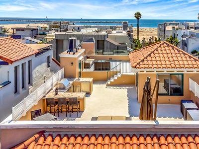 Luxury 5200sqft Villa w/Rooftop Deck-1min to Beach