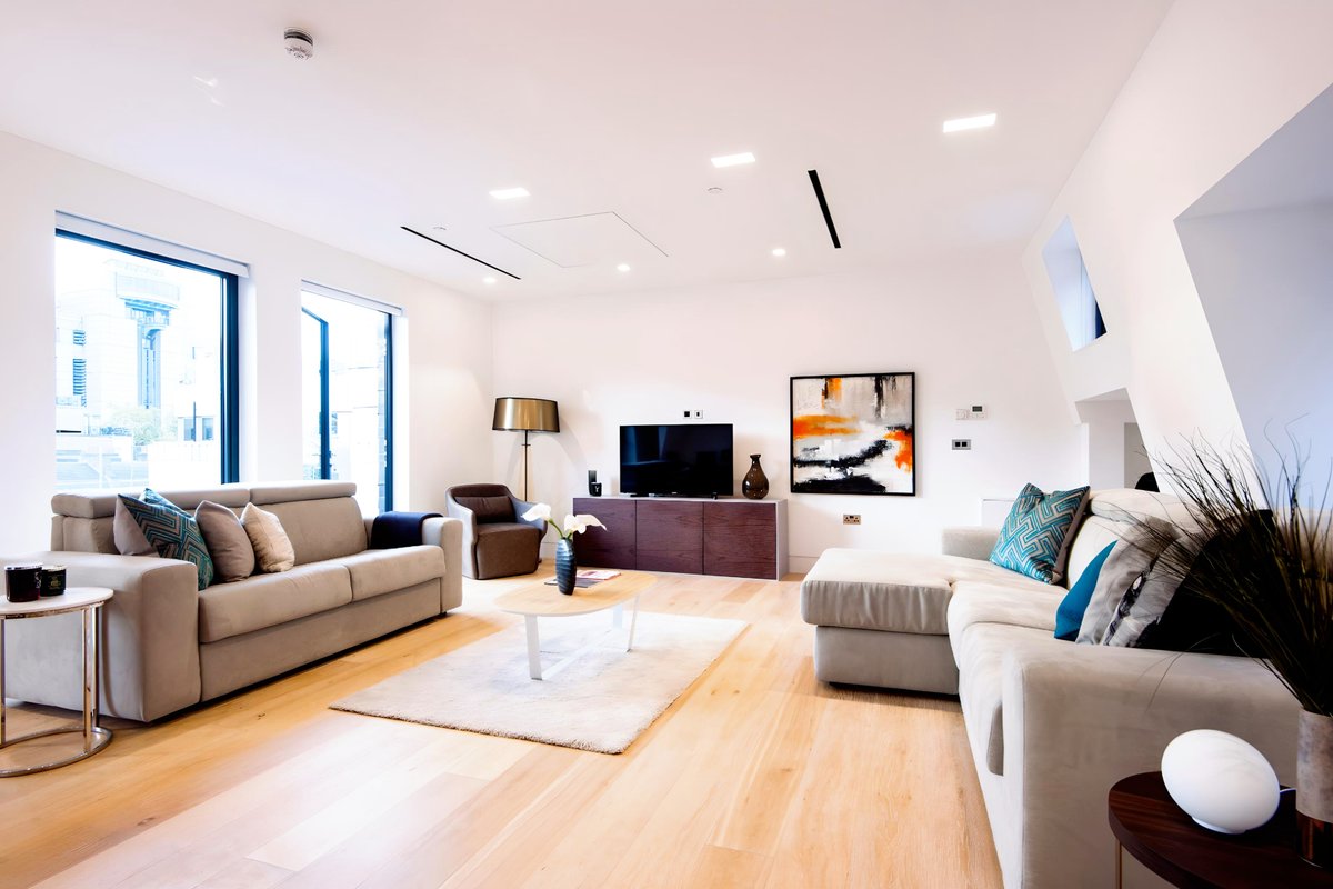 Iconic Landmarks at Reach: Gorgeous Penthouse!