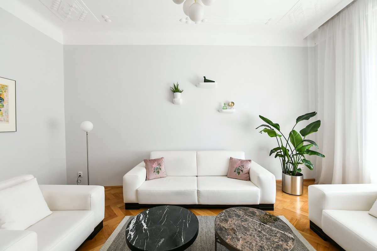 Art-Nouveau Residence in the Heart of the Old Town gallery image 2