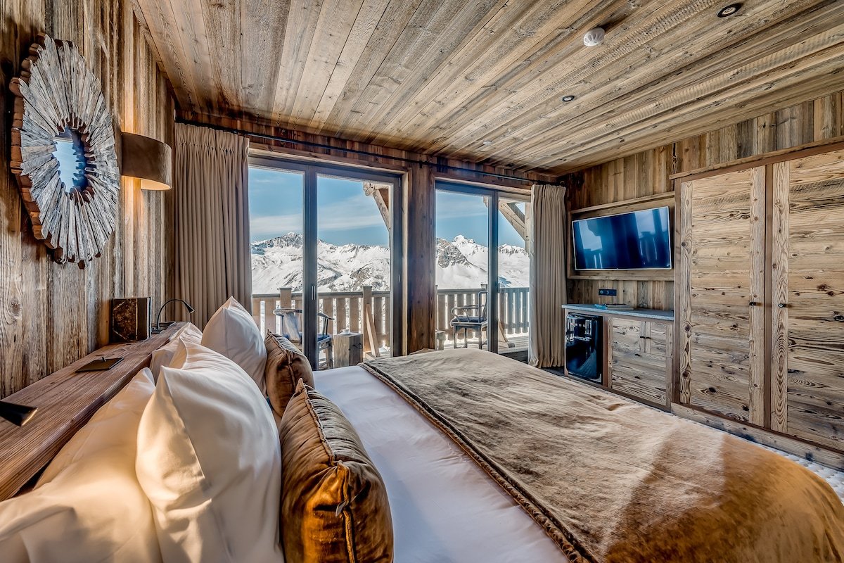 Charvet gallery image 5