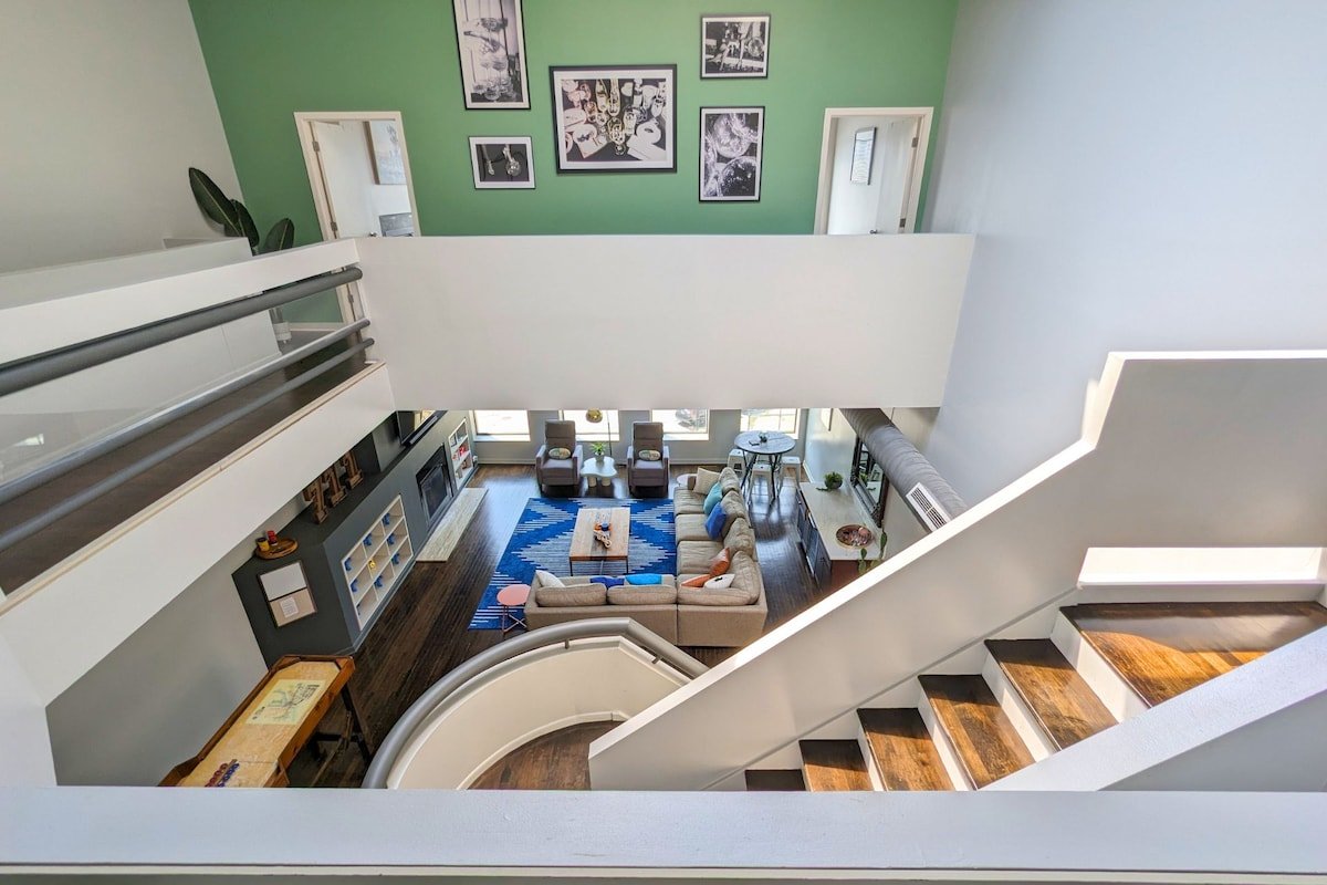 711 The Penthouse gallery image 2