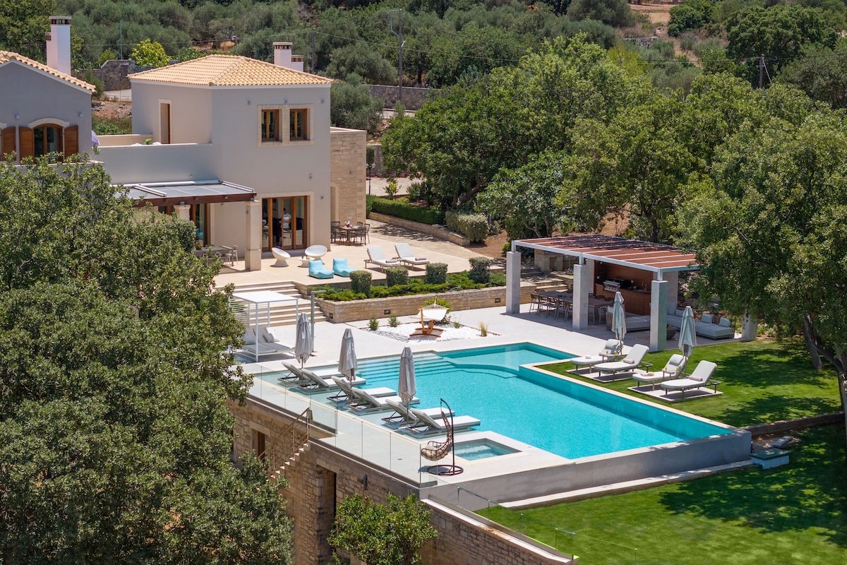 Luxurious Villa Liandri – 600 m² Resort