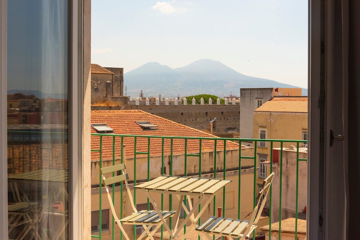 Centro Storico/Spaccanapoli – 3 Camere 3 Bagni gallery image 2