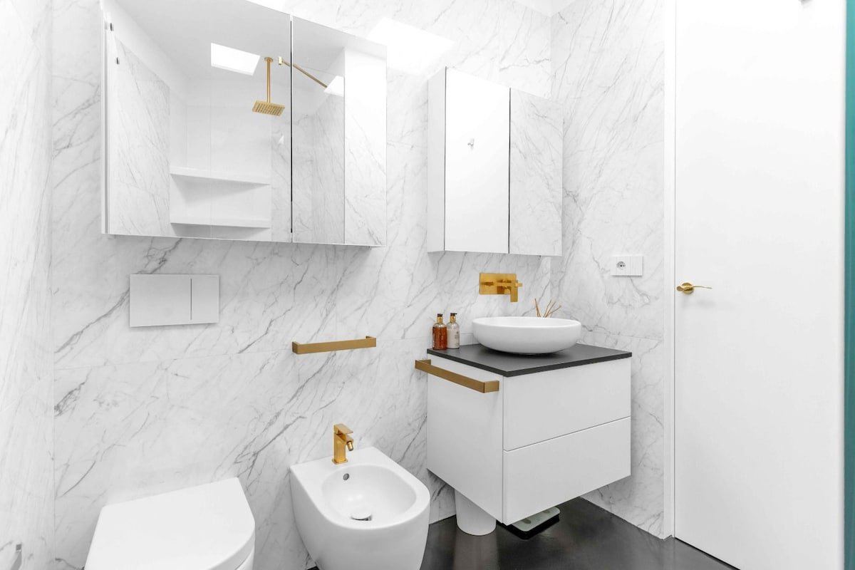 (Duomo+Parking) Luxury Velasca Apartment gallery image 3