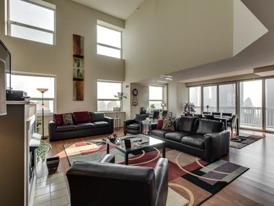 53/54 Mag Mile Penthouse VIEWS, Fireplace, Pool