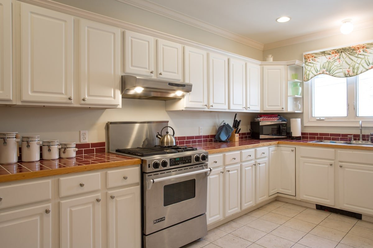 Amazing roof deck-near everything! gallery image 4