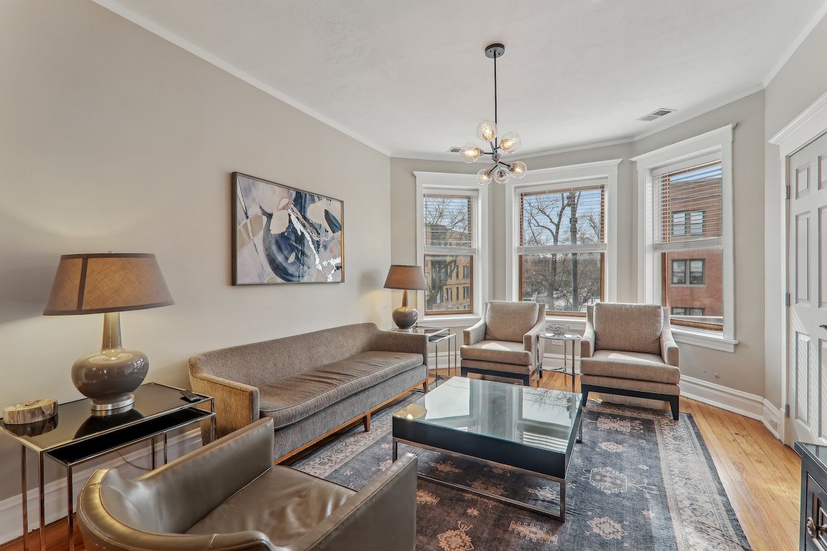 Big Wrigleyville Home, Great for Groups, 2 Units! gallery image 5