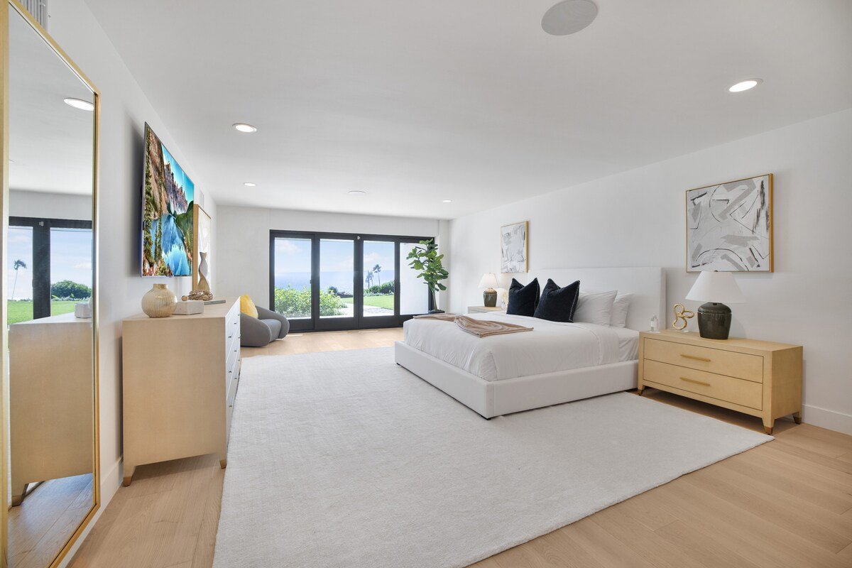 Wake Up to the Waves in Malibu Beachfront Estate gallery image 3