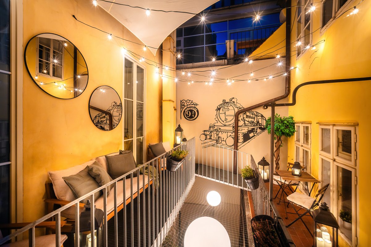 4BR+2.5Bath Harry Potter Old TOWN + GREAT patio